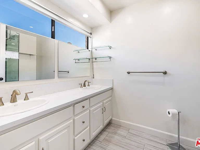 9507 W Olympic Blvd — Photo 29