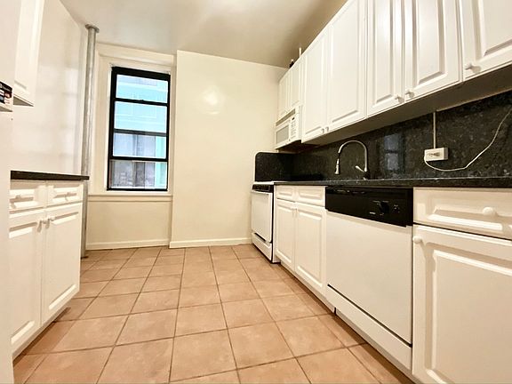 5th image of 3657 Broadway APT 2D