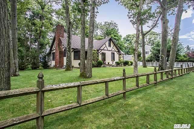 1st image of 572 Seaford Ave