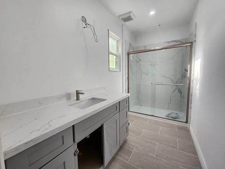 Sequoia St — Photo 3