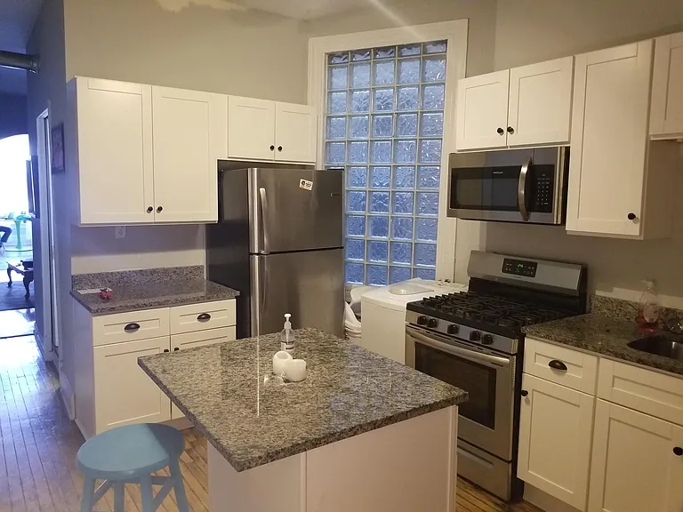 2051 W Division St #2F — Photo 5