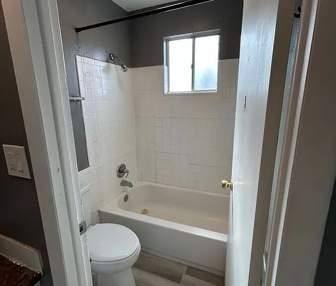 Keri Lyn Apartments — Photo 29