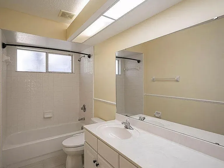 905 Quincy Ct — Photo 16