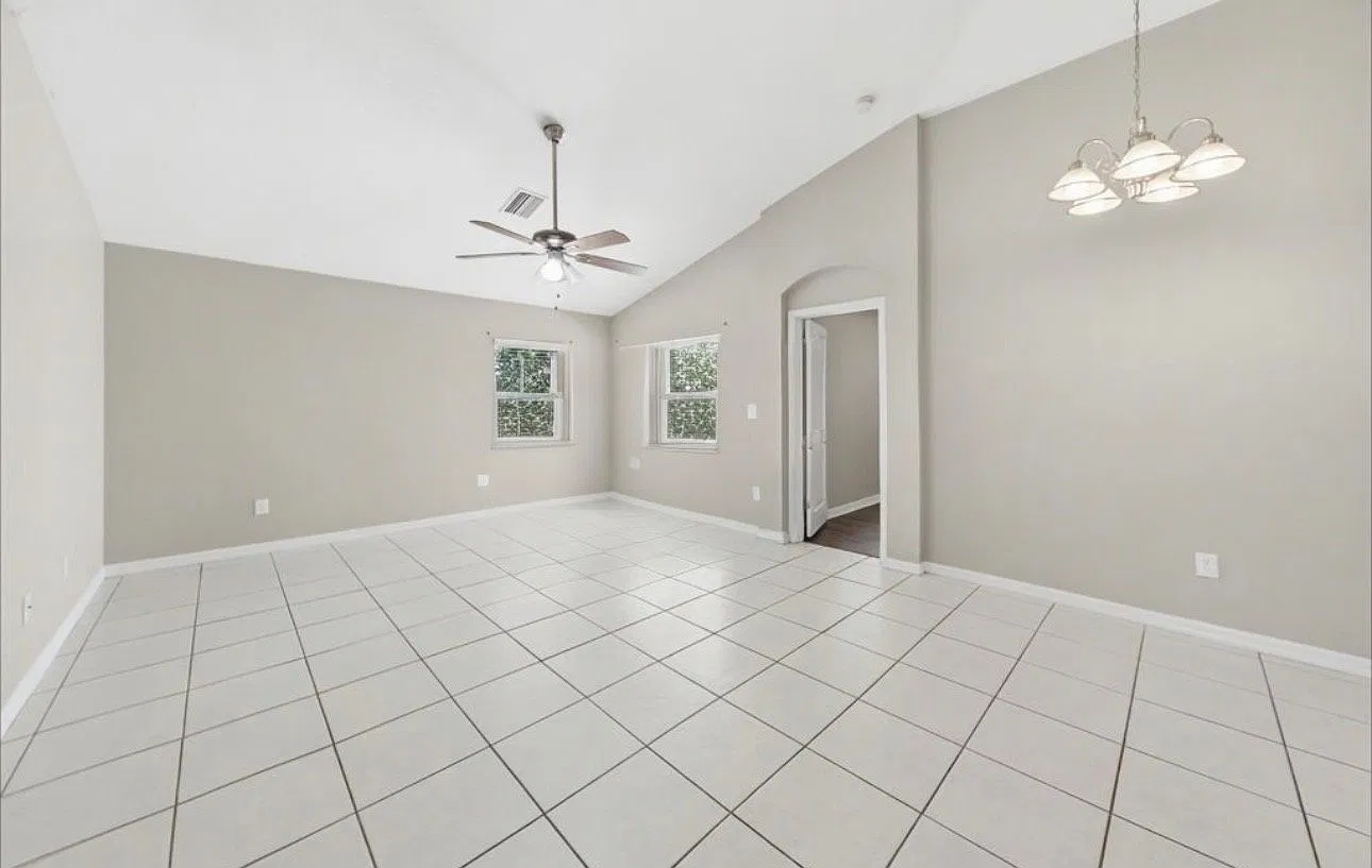 Beautiful 3-Bedroom, 2-Bathroom Single-Family Home in Plant City, FL — Photo 3