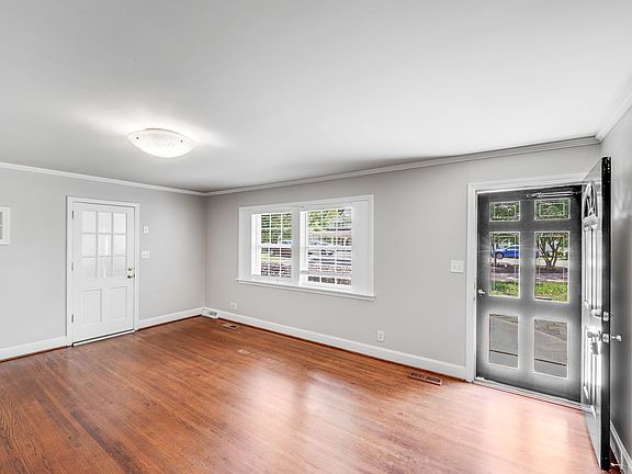 3rd image of 2417 Laburnum Ave #1