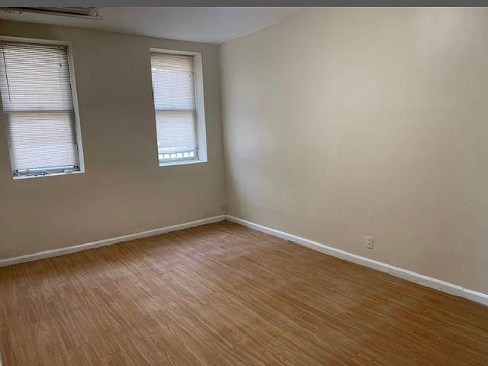 2nd image of 624 E 220th St