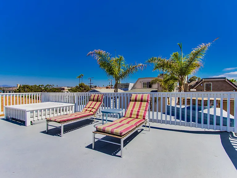 826 Brighton Ct — Photo 3