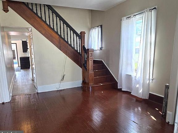 2nd image of 110 S Queen St