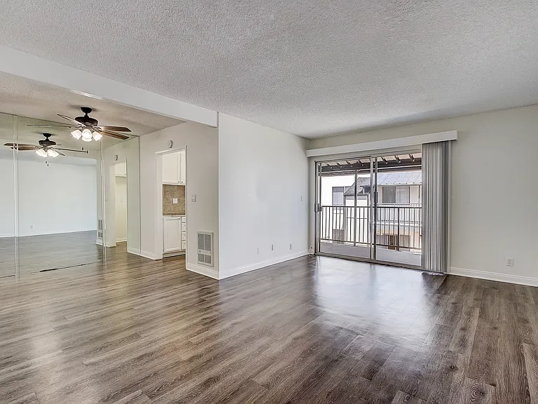 The Californian Apartments- HB — Photo 24