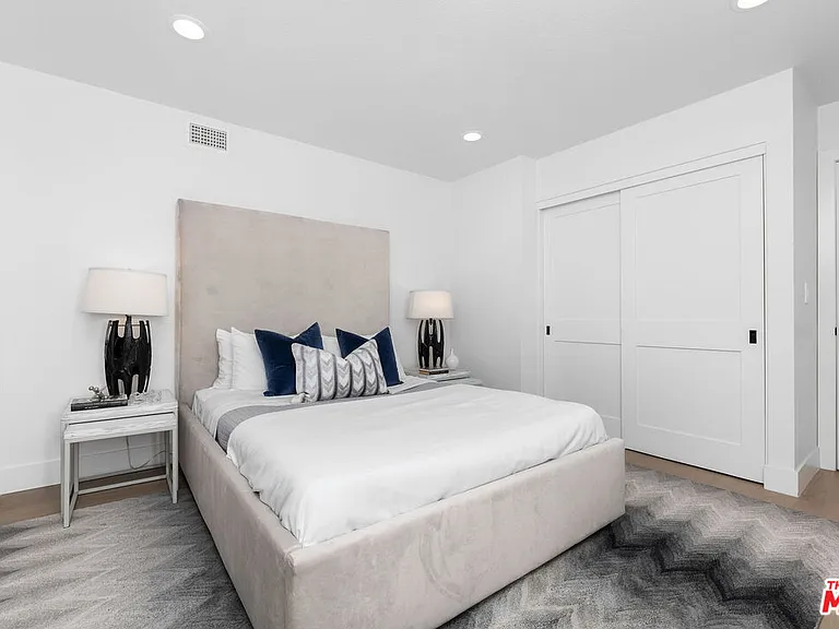 23458 W Moon Shadows Dr — Photo 3