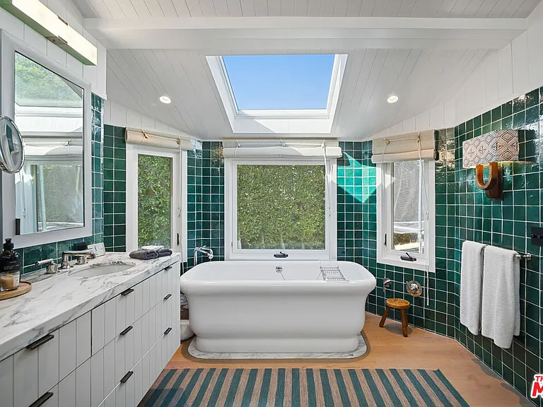 7038 Dume Dr — Photo 32
