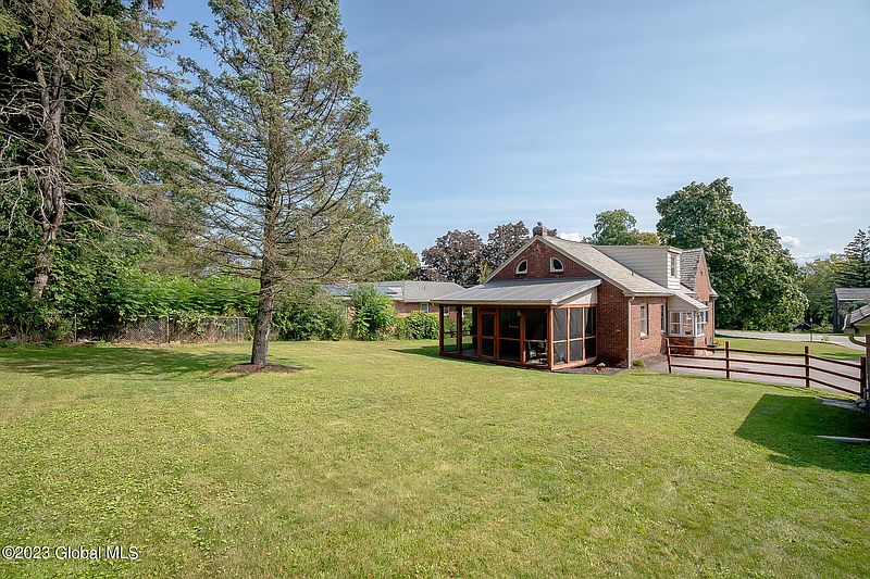 4th image of 1062 New Loudon Road