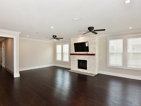 4th image of 1717 Cross St