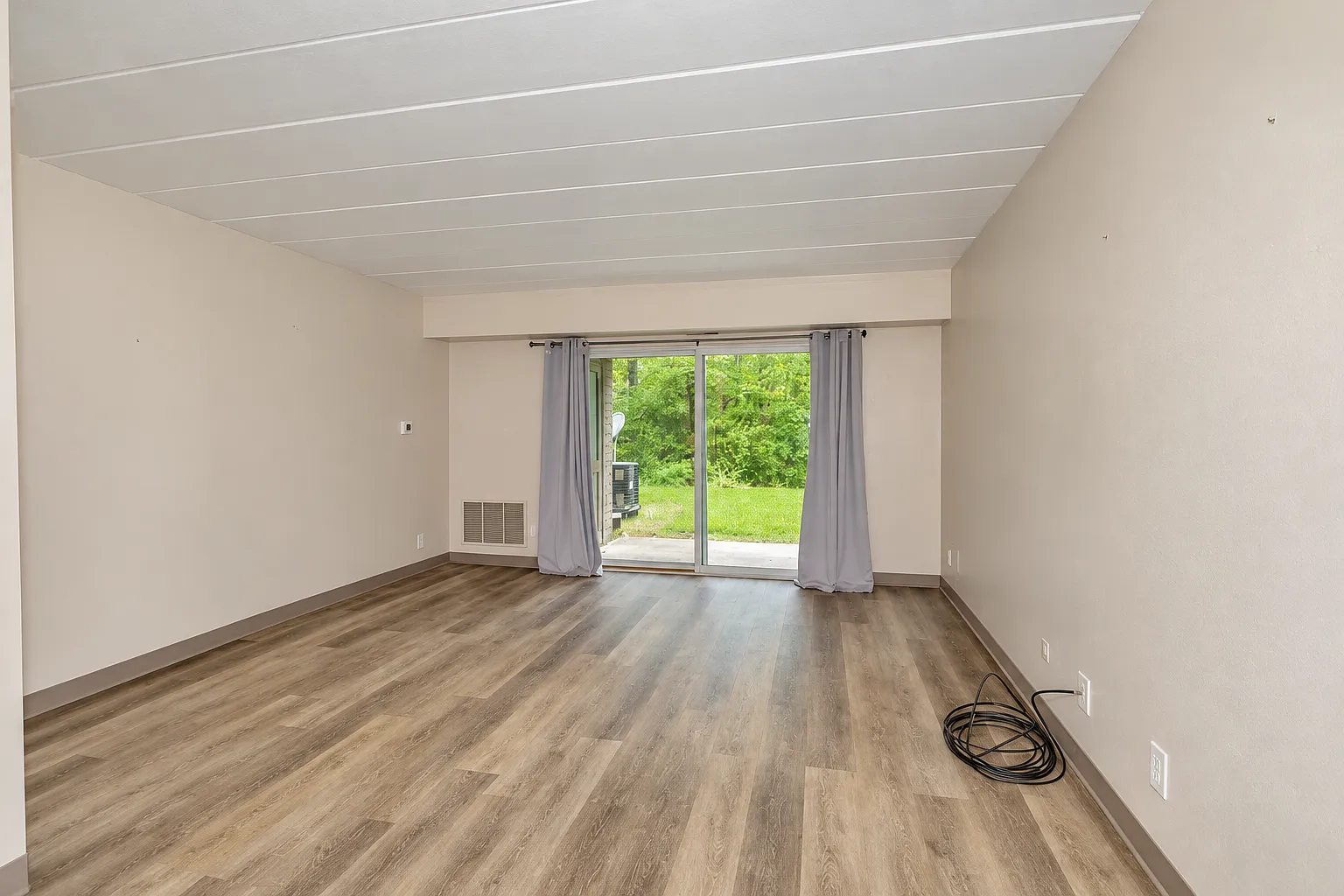 1 bed, 725 sqft, $1,000 — Photo 1