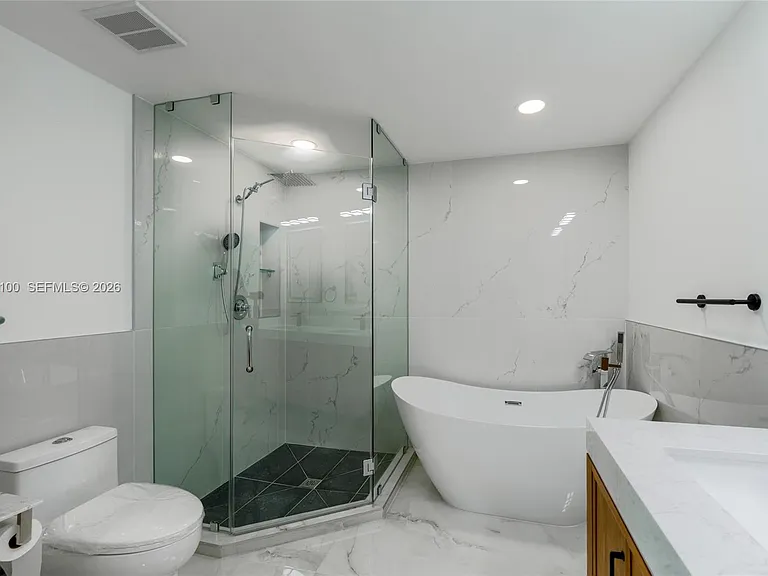 7914 Harbor Island Dr #106 — Photo 35