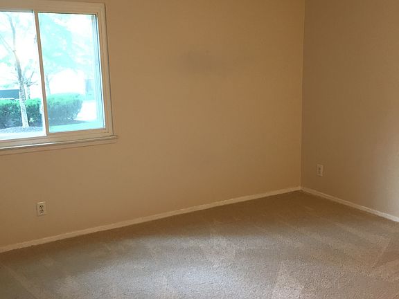 5th image of 18200 Chalet Dr