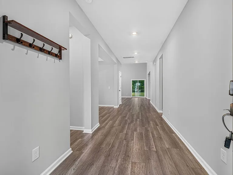 518 Yellow Leaf Ln — Photo 5