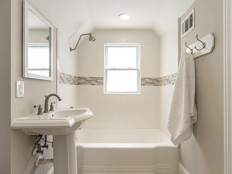 205 Delway St #B — Photo 12