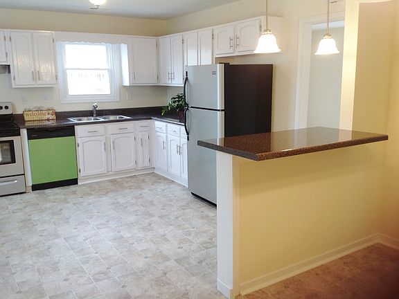 3rd image of 6000 Meadwood Cir