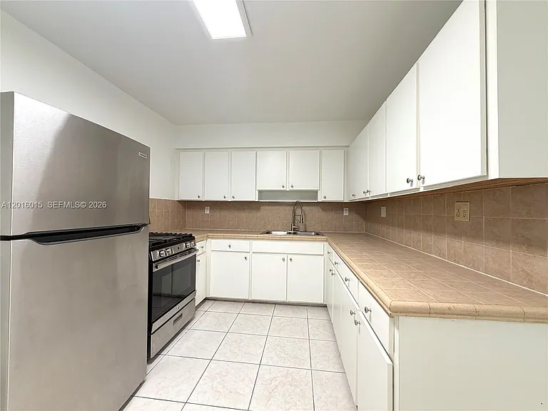 1740 SW 47th Ave — Photo 7