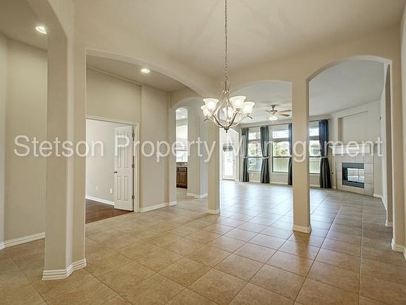 5th image of 2725 Santa Cruz St