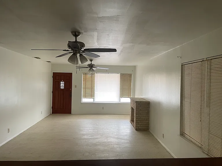 1102 E Lane St — Photo 10