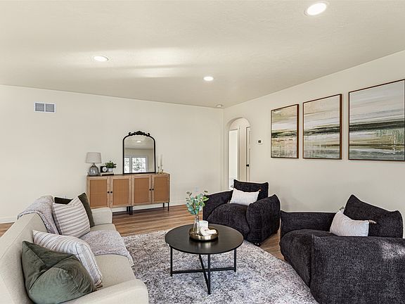 4th image of 202 22nd St S