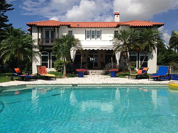 3rd image of 5925 N Bayshore Dr