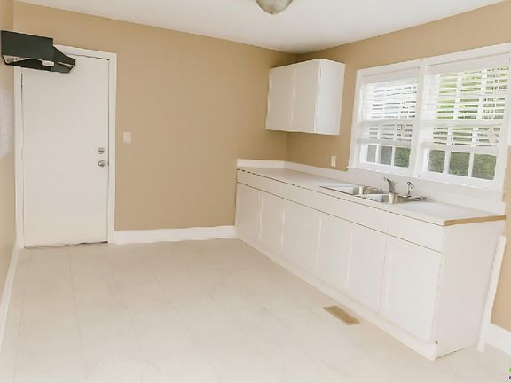 2nd image of 2106 Melton Ave
