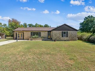 902 Circle Dr, Arkansas City, KS 67005