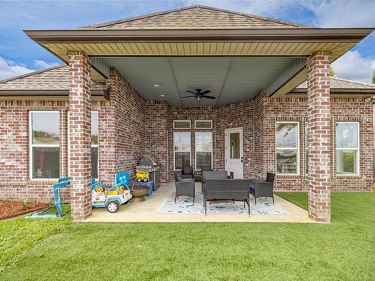 111 Gentle Oak Blvd — Photo 4