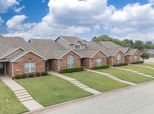 512 Oakridge Dr, Greenville, TX 75402