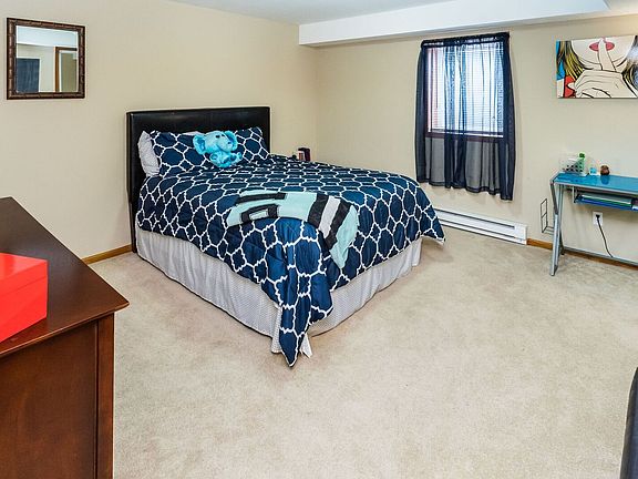 lower level bedrooom