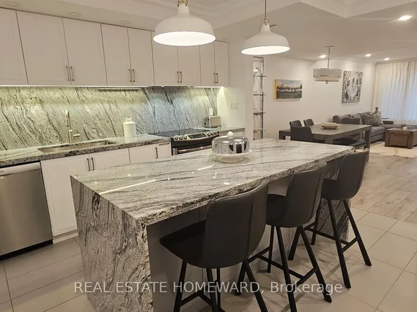 122 Glen Manor Dr #5, Toronto, ON M4E 2X6