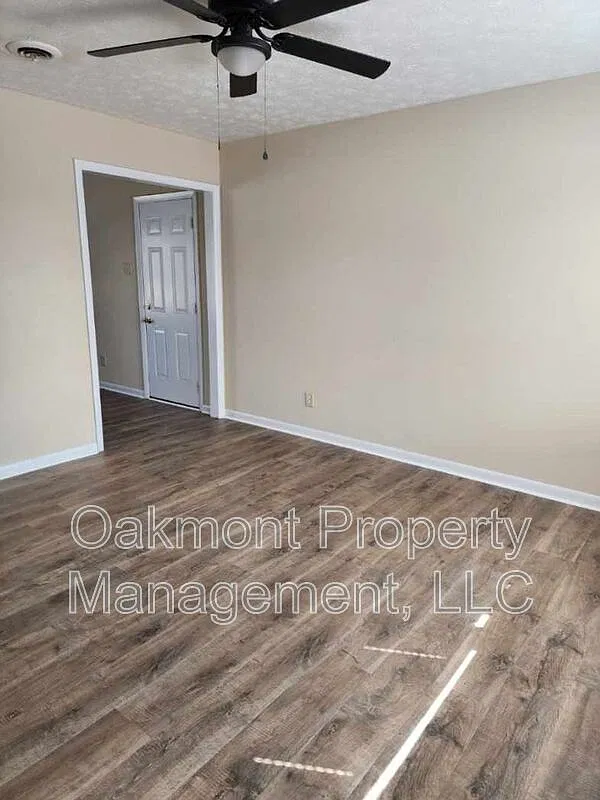 3 bed, 1.5 bath, 1015 sqft, $1,250 — Photo 2