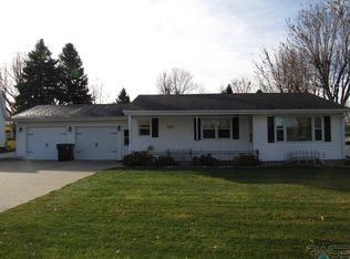 209 W 7th St, Adrian, MN 56110