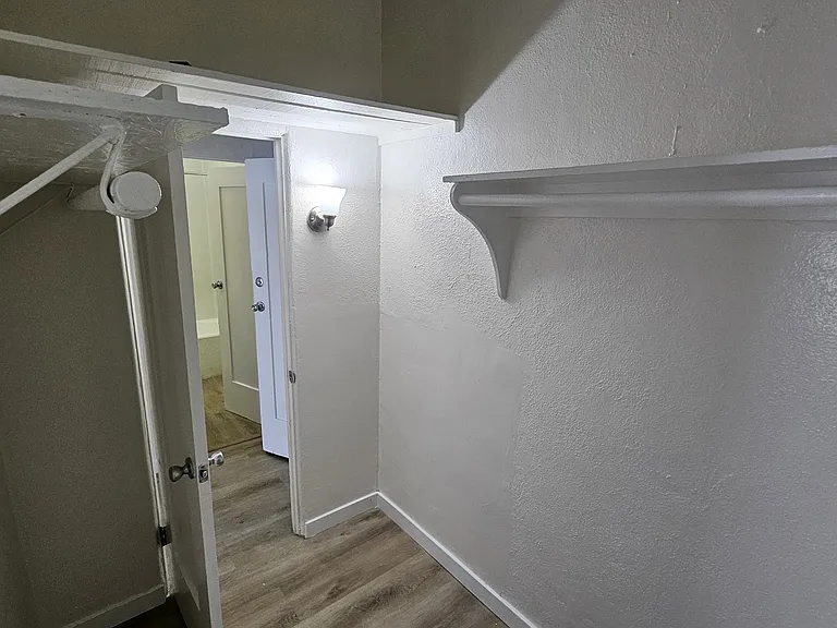 1750 S Longwood Ave #11 — Photo 4