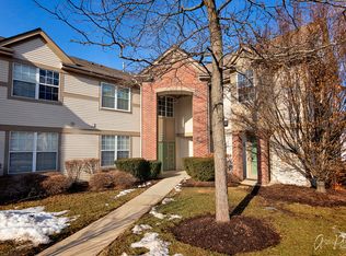 1640 Carlemont Dr APT B, Crystal Lake, IL 60014