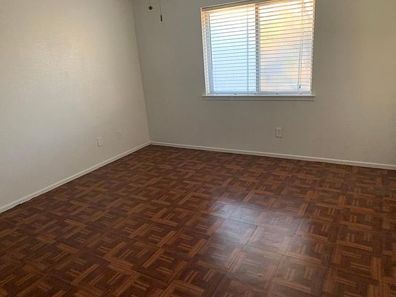 3rd image of 3829 Hillsdale Ln