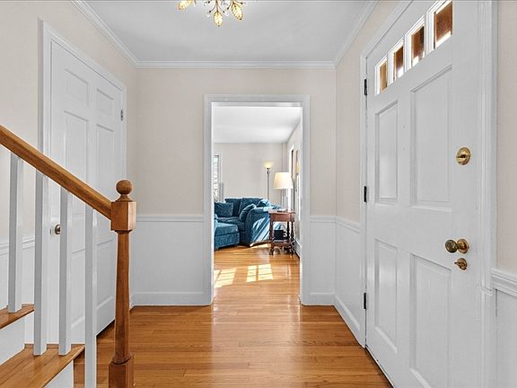 3rd image of 515 Main St