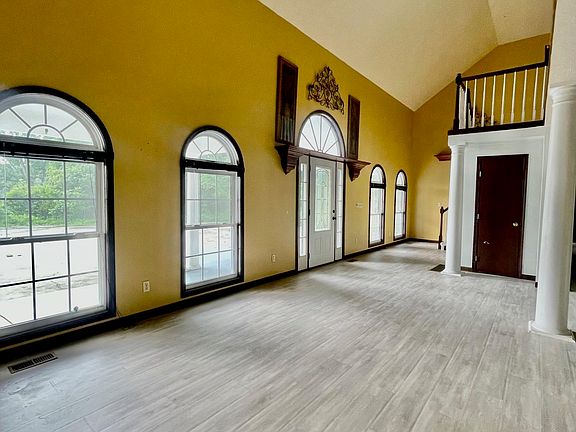 5th image of 890 Cody Dr