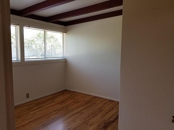5th image of 2736 Pleasant Ave