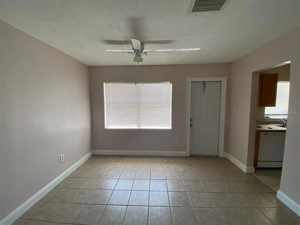 3 bed, 2.0 bath, 1472 sqft, $1,500 — Photo 2