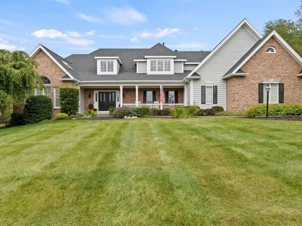 5 Parkview Manor Cir, Honeoye Falls, NY 14472