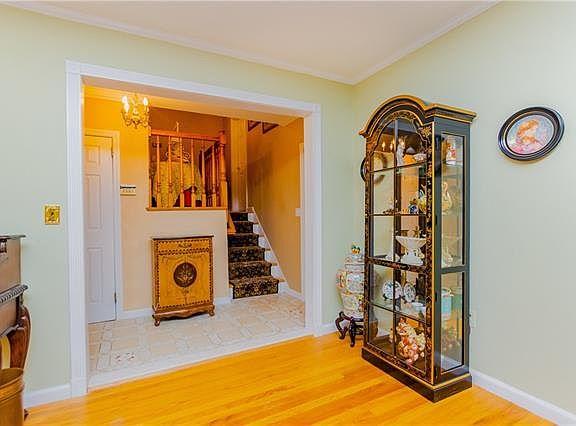 5th image of 68 Eisenhower Dr