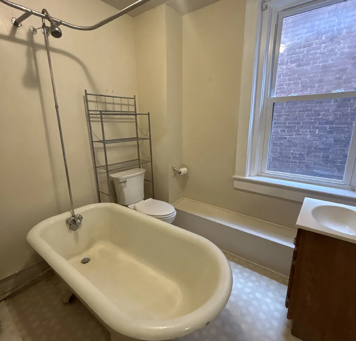 1 bed, 1.0 bath, 700 sqft, $1,050 — Photo 4