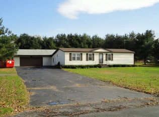 13884 Hess Rd, Sackets Harbor, NY 13685