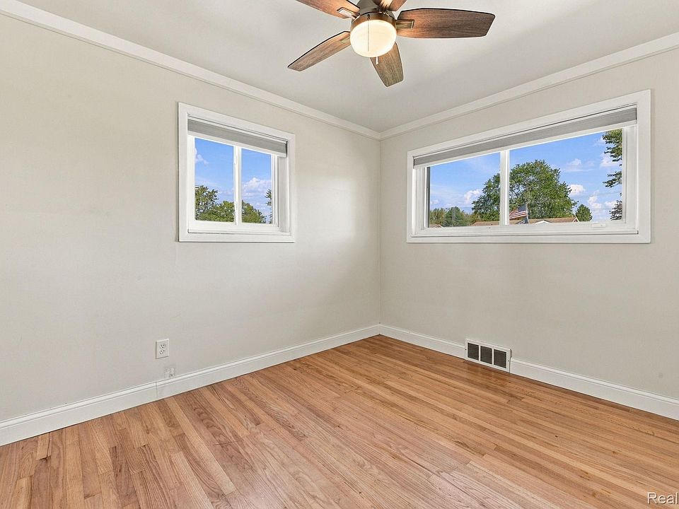 25317 Wagner Ave, photo 9