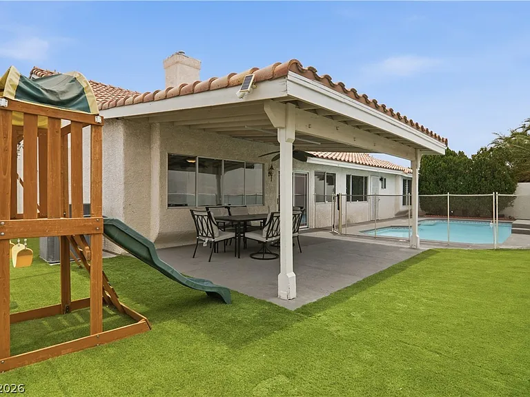 3121 Siena Cir — Photo 18