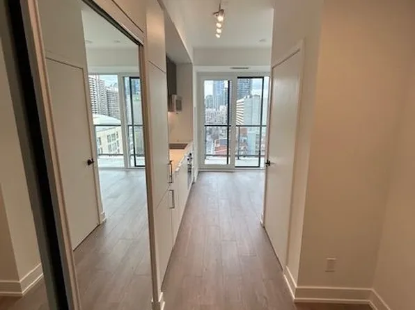 308 Jarvis St #1704, Toronto, ON M5B 0E3